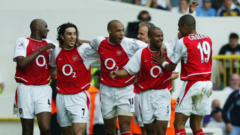 Đội hình Arsenal 2004: Huyền thoại bất khả chiến bại có gì đặc biệt?